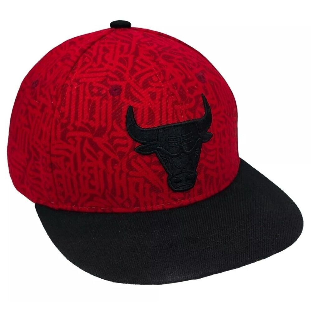 Chicago Bulls Hat - Artist Series Snapback Cap Red‎ & Black NBA Basketball OSFM